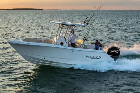 2027 Robalo R232 Explorer, photo 1 in Riviera Beach, FL