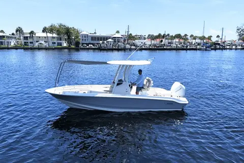 2026 Boston Whaler 220 Dauntless, photo 1 in Venice, FL