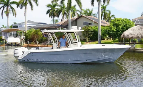2020 Robalo R302 Center Console, photo 1 in Bonita Springs, FL