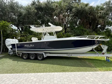 2005 Jupiter 31 Cuddy, photo 1 in Jupiter, FL