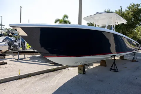 2005 Venture 39 Open, photo 1 in Fort Myers, FL