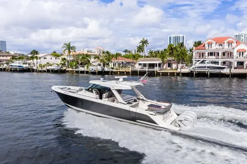 2021 Tiara Yachts 43 LS, photo 1 in Fort Lauderdale, FL