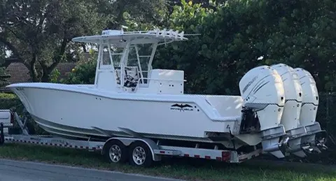 2008 Invincible 33, photo 1 in Fort Lauderdale, FL