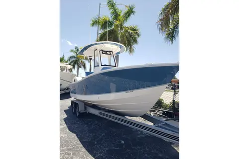 2027 Regulator 23 Center Console, photo 1 in Lighthouse Point, FL