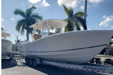 2027 Regulator 35, photo 1 in Lighthouse Point, FL