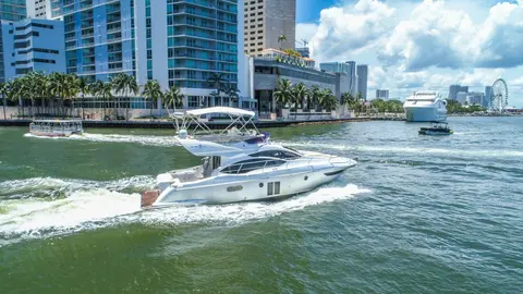 2017 Azimut 42 Fly, photo 1 in Miami Beach, FL