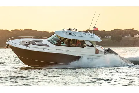 2018 Tiara Yachts Q44, photo 1 in Longboat Key, FL