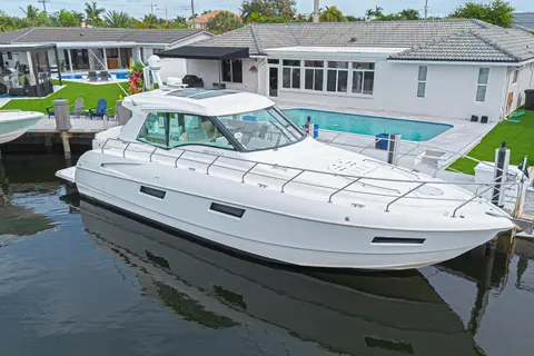 2012 Cruisers Yachts 48 Cantius, photo 1 in Fort Lauderdale, FL