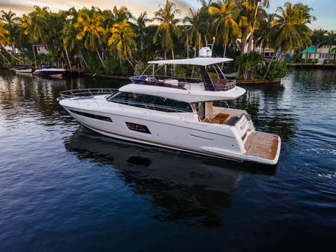 2018 Prestige 560, photo 1 in Fort Lauderdale, FL