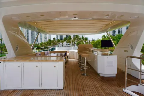 2015 Azimut 84, photo 1 in Aventura, FL
