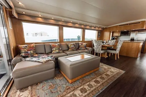 1999 Hatteras 74 Sport Deck Motor Yacht, photo 1 in Hypoluxo, FL