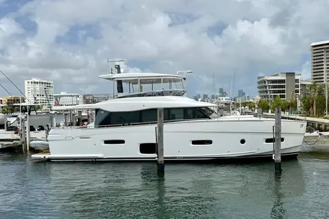 2020 Azimut Magellano 66, photo 1 in Coconut Grove, FL