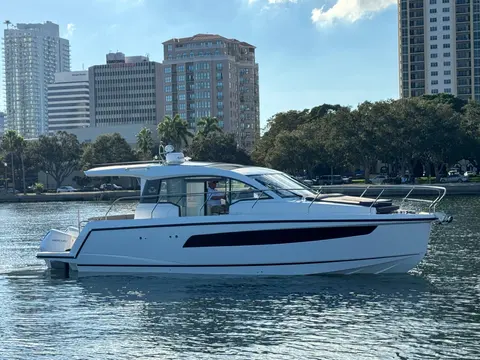2024 Sealine C335V, photo 1 in Palm Harbor, FL
