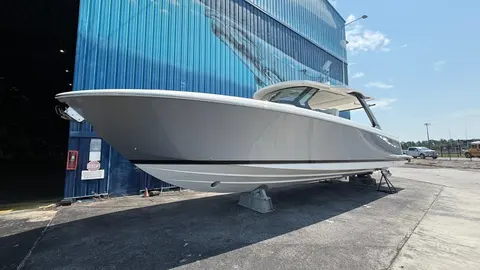 2027 Tiara Yachts 43 LS, photo 1 in Destin, FL