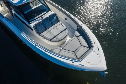 2024 Boston Whaler 42 OUTRAGE, photo 1 in Manalapan, FL
