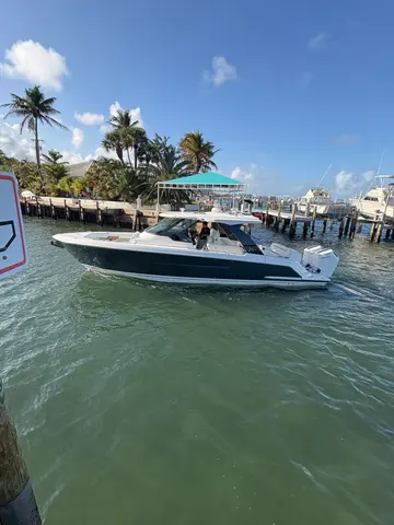 2026 Tiara Yachts 39 LS, photo 1 in Stuart, FL