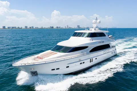 2006 Horizon 82 Skylounge, photo 1 in Miami Beach, FL