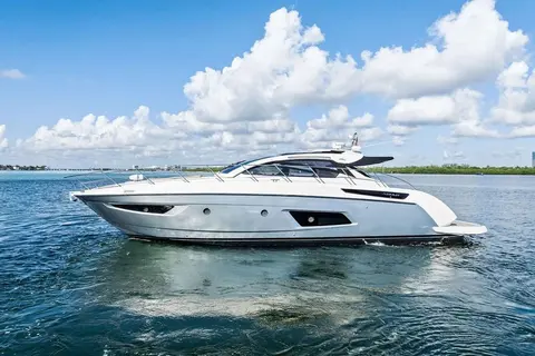2013 Azimut Atlantis 48, photo 1 in Miami Beach, FL