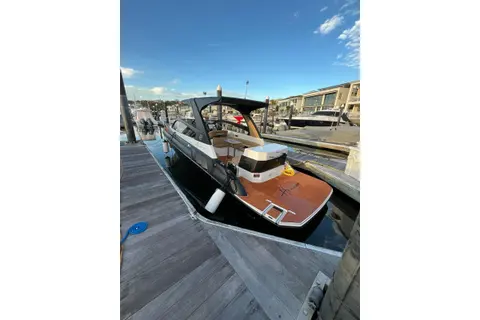 2027 Hanover 305, photo 1 in Sarasota, FL
