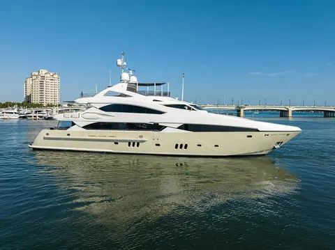 2009 Sunseeker Trideck, photo 1 in West Palm Beach, FL