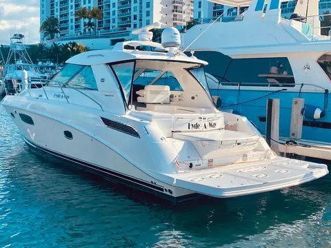 2010 Sea Ray 450 Sundancer, photo 1 in Miami Beach, FL