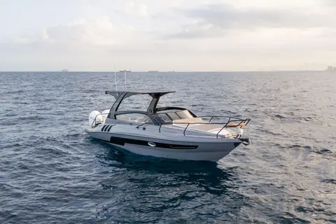 2027 Hanover 305, photo 1 in Miami, FL