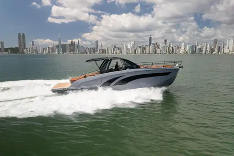 2027 Hanover 447, photo 1 in Miami, FL