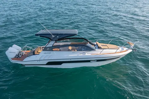 2026 Hanover 305, photo 1 in Miami Beach, FL