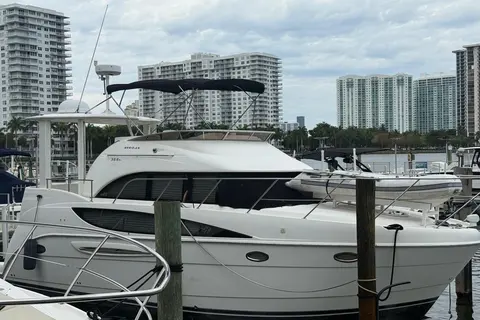 2005 Meridian 368 Motoryacht, photo 1 in Aventura, FL