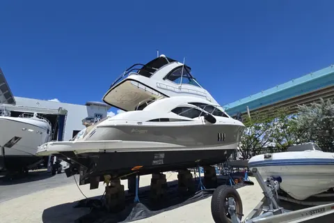 2007 Cruisers Yachts 447 Sport Sedan, photo 1 in Dania Beach, FL