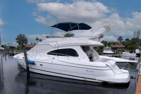 2000 Cruisers Yachts 5000 Sedan Sport, photo 1 in Dania Beach, FL
