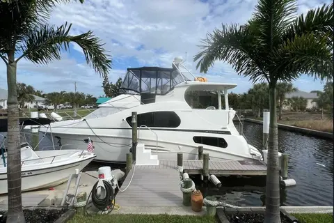 2002 Silverton 39 Motor Yacht, photo 1 in Port Charlotte, FL