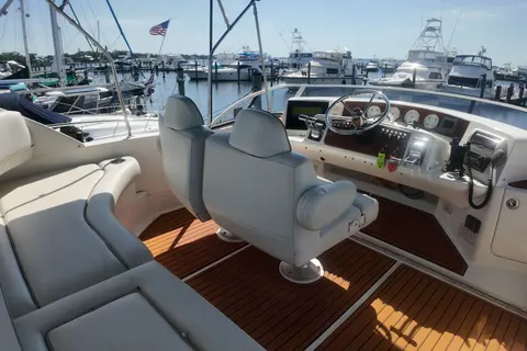 2006 Silverton 35 Motor Yacht, photo 1 in Stuart, FL