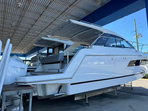 2024 Sealine S335V, photo 1 in Palm Harbor, FL