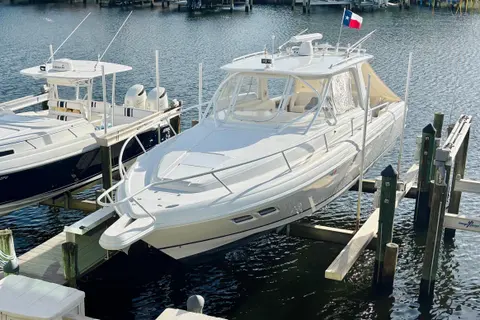 2008 Intrepid 390 Sport Yacht, photo 1 in West Palm Beach, FL