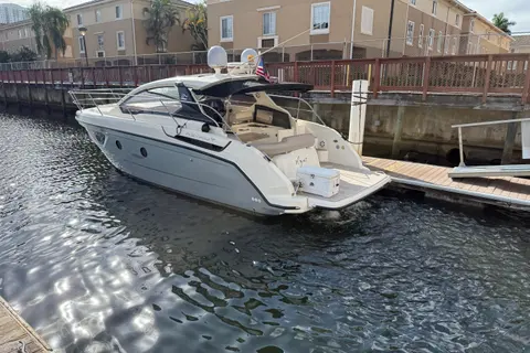 2014 Azimut Atlantis 34, photo 1 in Aventura, FL