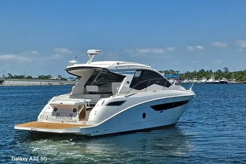 2021 Sea Ray Sundancer 350 Coupe, photo 1 in Miramar Beach, FL