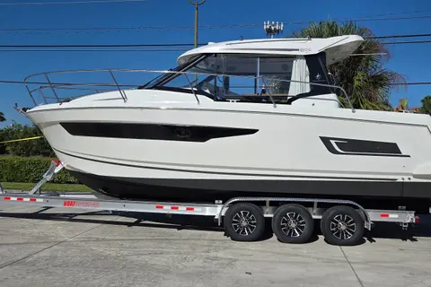 2023 Jeanneau NC 895, photo 1 in Hypoluxo, FL