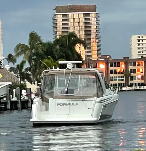 2001 Formula 41 Performance Cruiser, photo 1 in Pompano Beach, FL