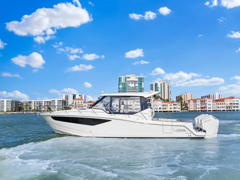 2022 Boston Whaler 405, photo 1 in Naples, FL