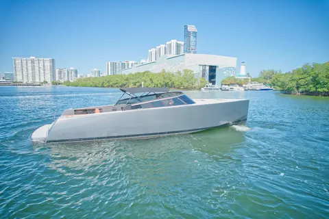 2015 VanDutch 40, photo 1 in Lighthouse Point, FL