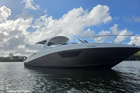 2010 Sea Ray Sundancer 370, photo 1 in Aventura, FL