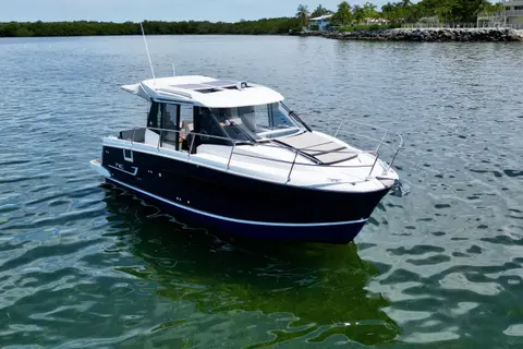 2018 Jeanneau NC 895, photo 1 in Miami, FL