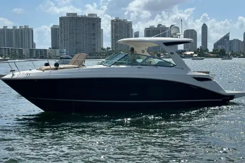 2016 Sea Ray Sundancer 350, photo 1 in Aventura, FL