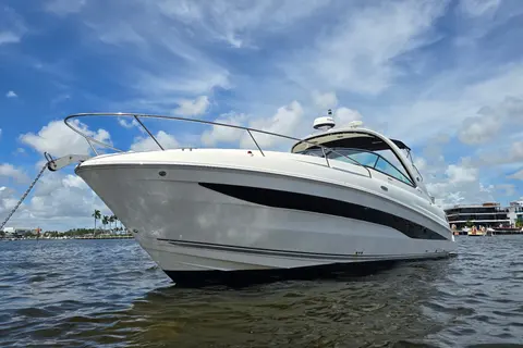 2015 Sea Ray 370 Venture, photo 1 in Fort Lauderdale, FL