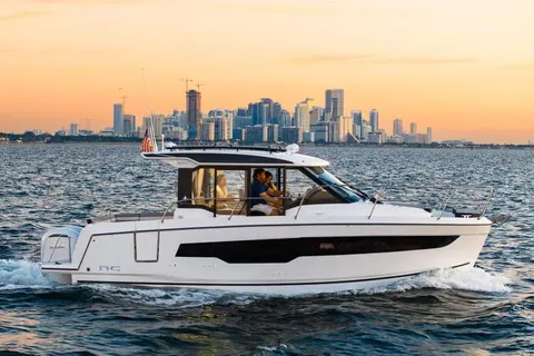 2027 Jeanneau NC 895 Series 2, photo 1 in St Petersburg, FL