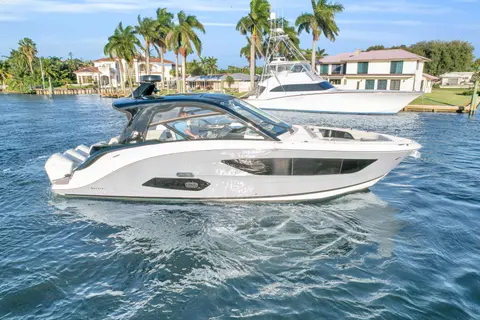 2023 Sea Ray Sundancer 370, photo 1 in Palm Beach Gardens, FL
