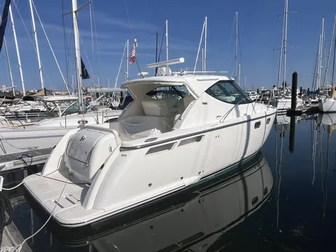 2009 Tiara Yachts 3500 Sovran, photo 1 in St Petersburg, FL