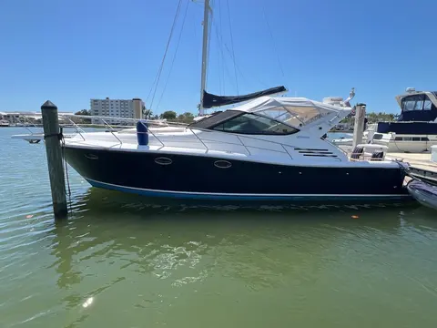 2001 Uniesse 42 Open, photo 1 in Naples, FL