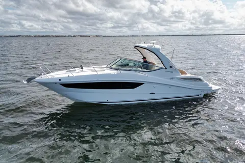 2016 Sea Ray Sundancer 330, photo 1 in Apollo Beach, FL